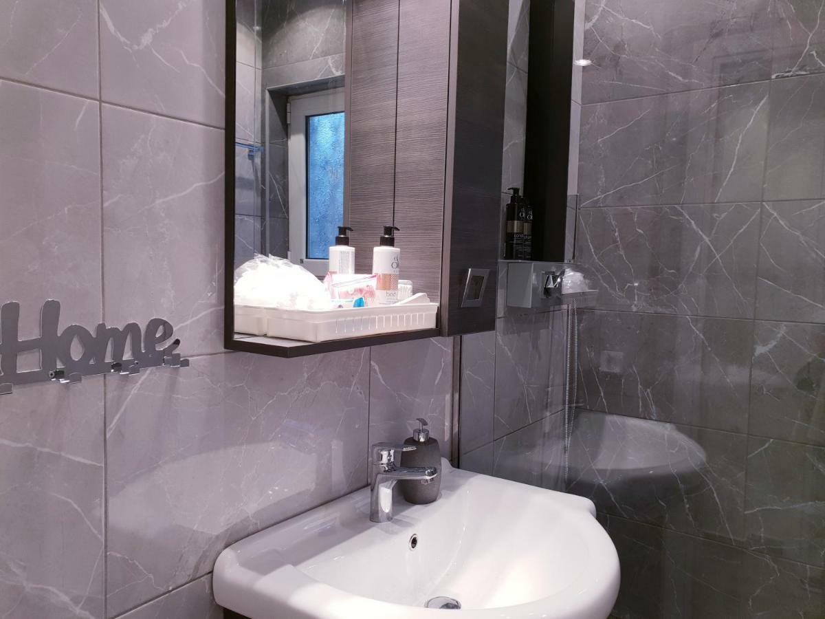 Beautiful Brand New Apartment Seaside Atenas Exterior foto